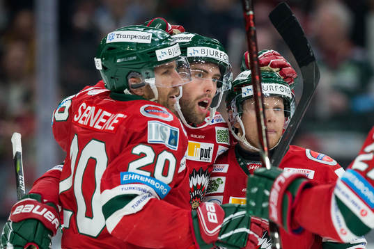 Frölundas Brandon Gormley jublar ihop med Joel Lundqvist