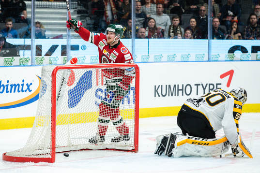 Frölundas Simon Hjalmarsson jublar