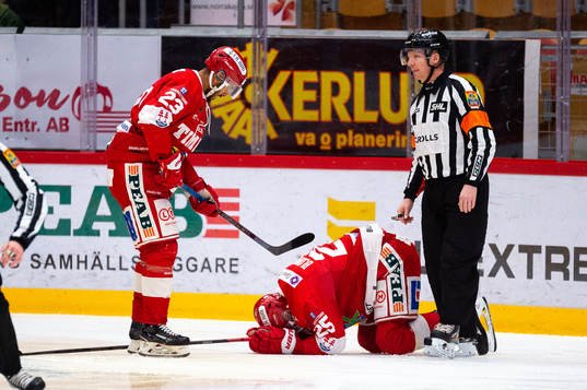 Timrås Patrik Blomberg har ont