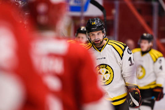 Brynäs Johan Alcén jublar