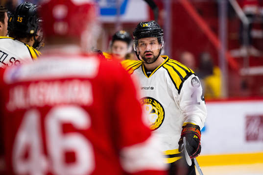 Brynäs Johan Alcén jublar
