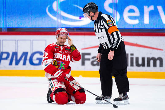 Timrås Johannes Salmonsson har ont