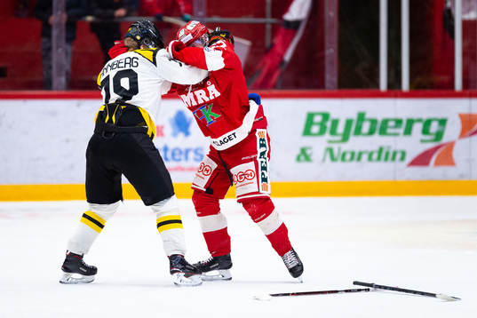 Brynäs Daniel Mannberg och Timrås Emil Berglund