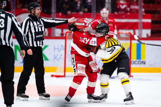 Brynäs Daniel Mannberg och Timrås Emil Berglund