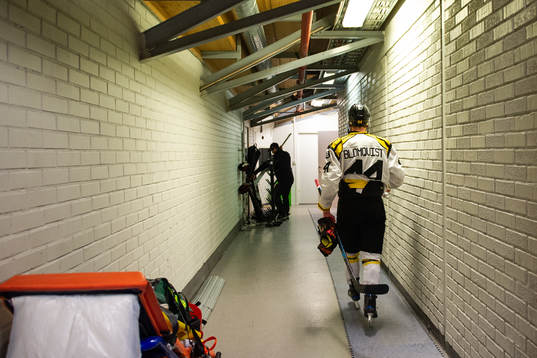 Brynäs Jacob Blomqvist lämnar isen