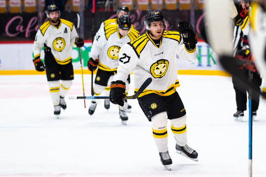Brynäs Emil Forslund jublar
