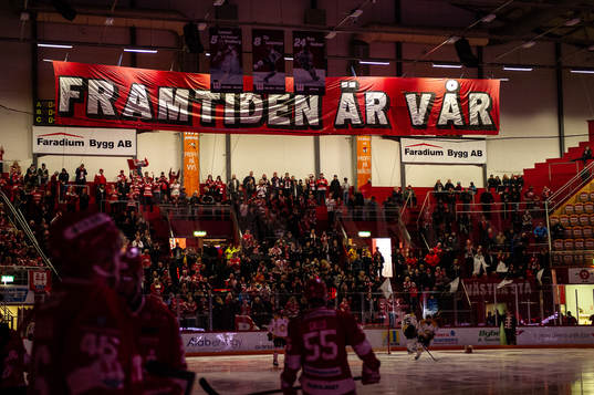 Timråsupportrarnas tifo innan ishockeymatchen i SHL mellan