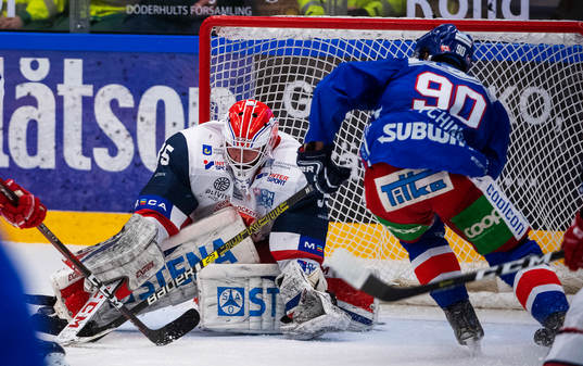 Västerviks målvakt Emil Kruse och Oskarshamns Alex
