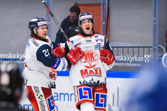 Västerviks Ken Jäger jublar med Victor Öhman
