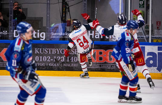 Västerviks Alexander Lindqvist Hansen jublar