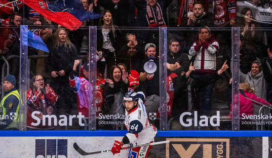 Västerviks Alexander Lindqvist Hansen jublar