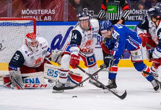 Västerviks målvakt Emil Kruse och Erik Gustafsson samt