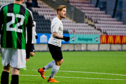Örebros Daniel Björnkvist gör 1-0 och jublar