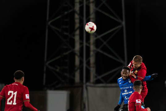 Halmstads Sadat Karim och Östersunds Douglas Bergqvist i