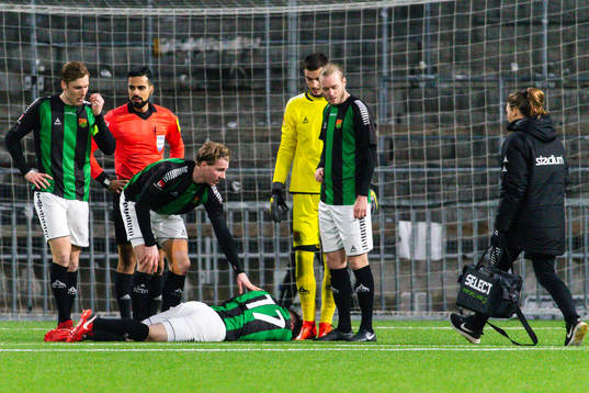 GAIS Niklas Olsson skadar sig