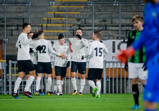 Örebros Johan Bertilsson gör 2-0 och jublar