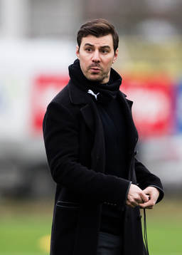 Nyköpings tränare Brian Clarhaut	innan fotbollsmatchen i