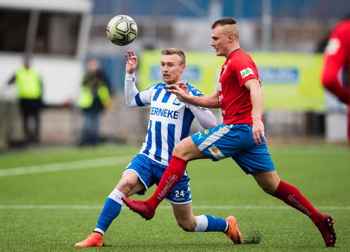 IFK Göteborgs Sebastian Ohlsson i kamp om bollen med