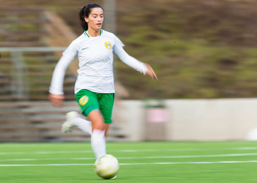Hammarbys Merlinda Shabanaj med boll