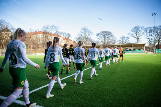 Spelarna gör entré