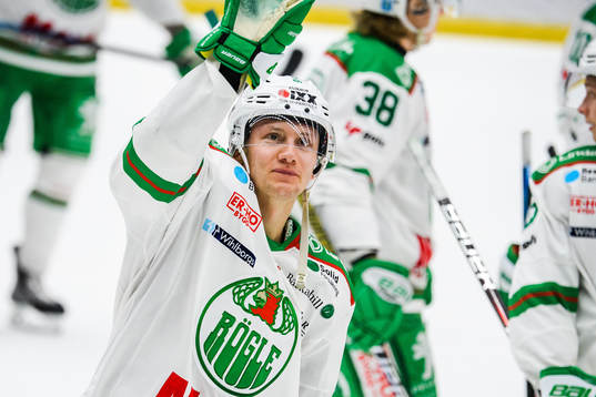 Rögles Daniel Bertov jublar