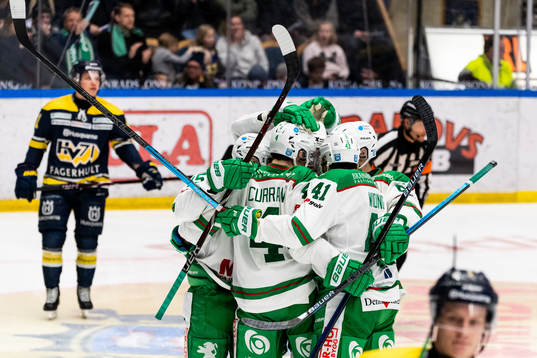 Rögles spelare jublar