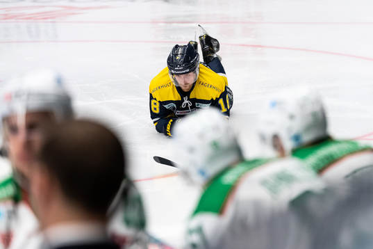 s Joakim Andersson deppar på isen