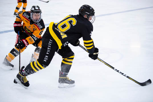 s Lisa Johansson och Luleås Jenni Hiirikoski