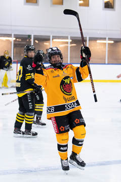 Luleås Rebecca Stenberg jublar