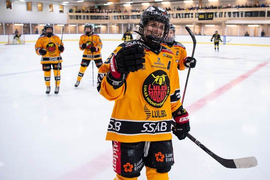 Luleås Emma Nordin jublar