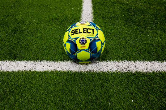 Fotboll på konstgräset på Tele2 Arena