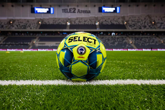 Fotboll på konstgräset på Tele2 Arena