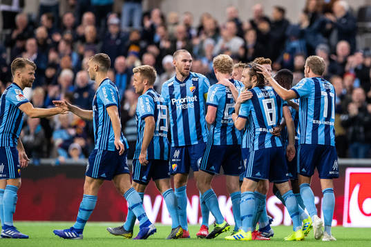 Djurgårdens Kevin Walker jublar med lagkamrater