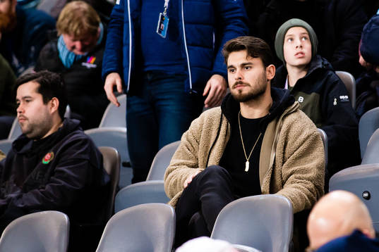 Djurgårdens Astrit Ajdarevic på läktaren