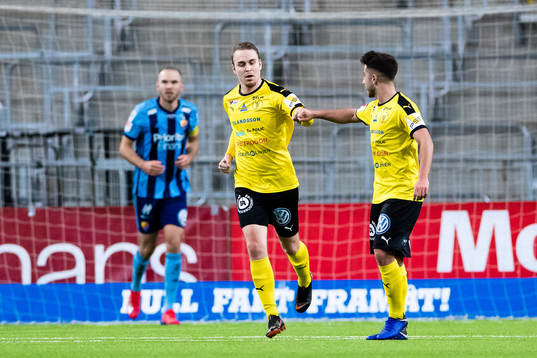 Frejs Melvin Fritzhell jublar med Moustafa Zeidan