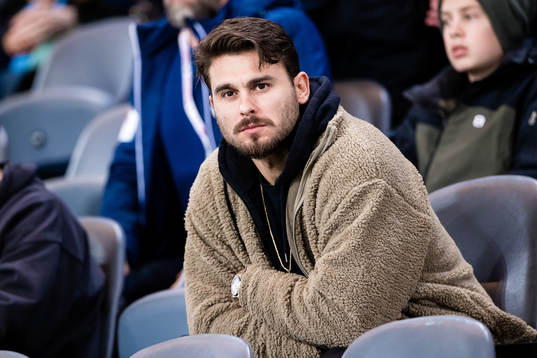 Djurgårdens Astrit Ajdarevic på läktaren
