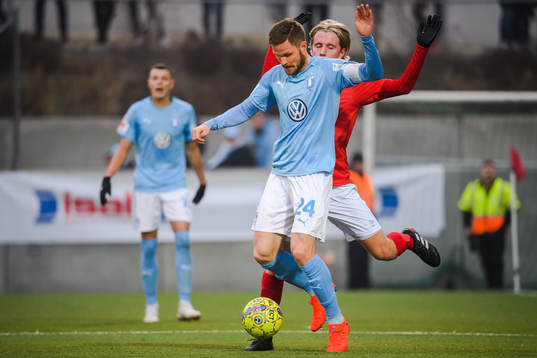 Degerfors Viktor Götesson och Malmö FFs Lasse Nielsen