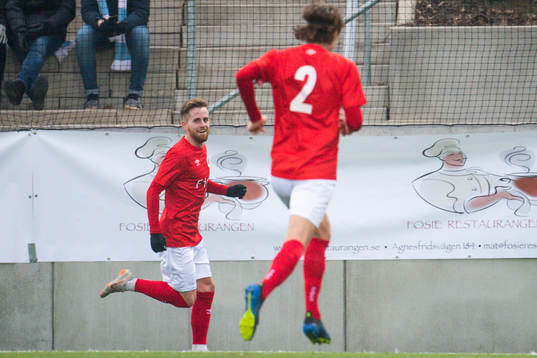 Degerfors Rasmus Alm jublar med Gustav Granath