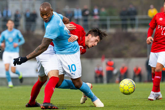 Degerfors Christos Gravius och Malmö FFs Carlos Strandberg