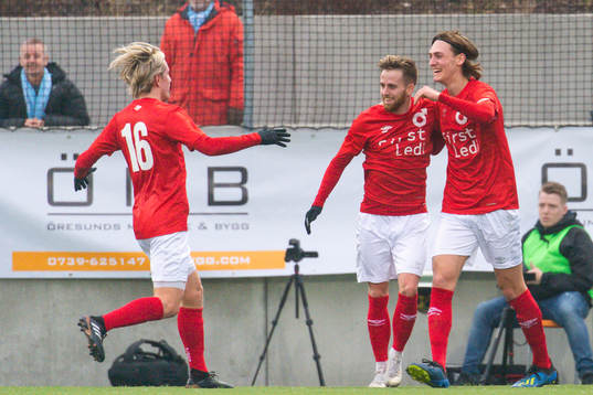 Degerfors Rasmus Alm jublar med Gustav Granath och Viktor