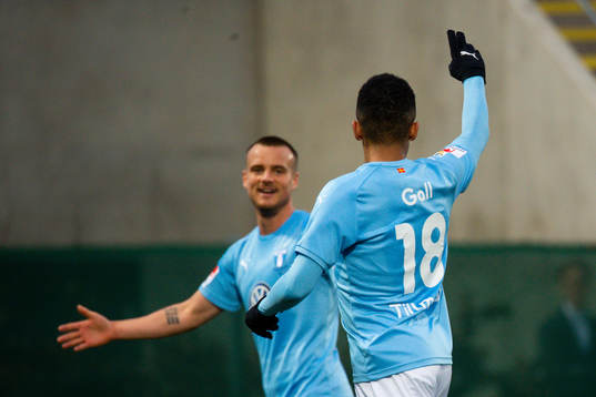 Malmö FFs Romain Gall jublar med Eric Larsson