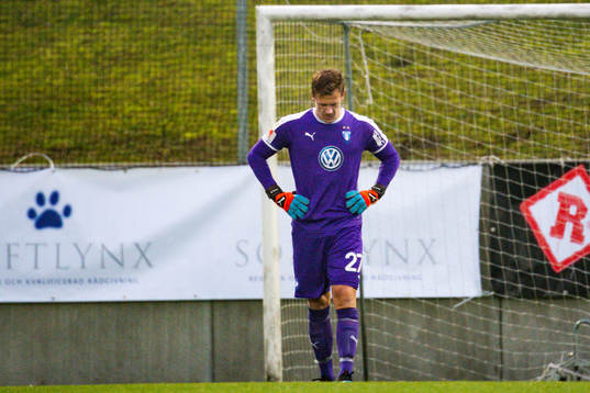 Malmö FFs målvakt Johan Dahlin deppar