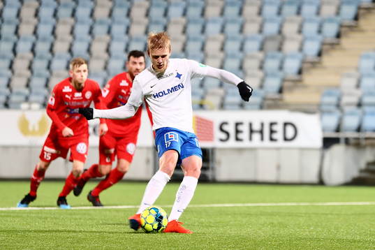 Norrköpings Kalle Holmberg gör mål 1-0 på straff