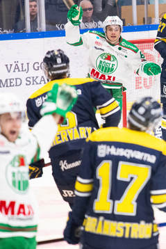 Rögles Jonas Ahnelöv jublar