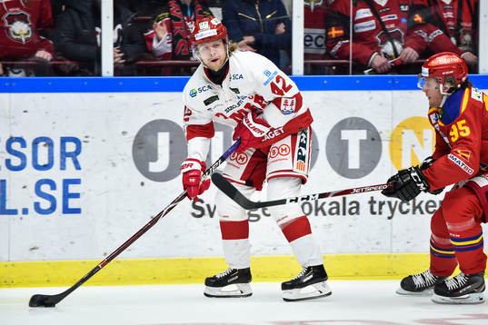 Malmö Redhawks Carl Persson och Timrås Oskar Drugge