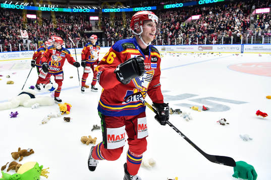 Malmö Redhawks Axel Wemmenborn jublar