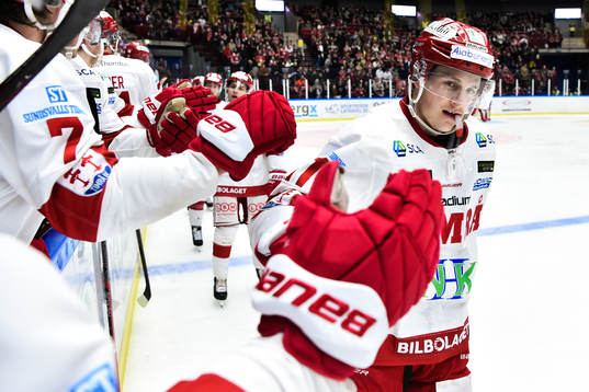 Timrås Henrik Törnqvist jublar