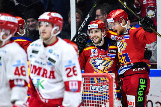 Malmö Redhawks Max Görtz jublar med Konstantin Komarek