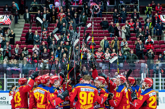 Malmö Redhawks spelare jublar