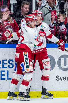 Timrås Johannes Kinnvall och Henrik Törnqvist jublar